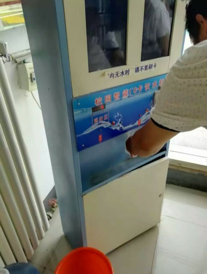 小區(qū)自動售水機(jī)（刷卡式自動售水機(jī)賣水機(jī)）刷卡器